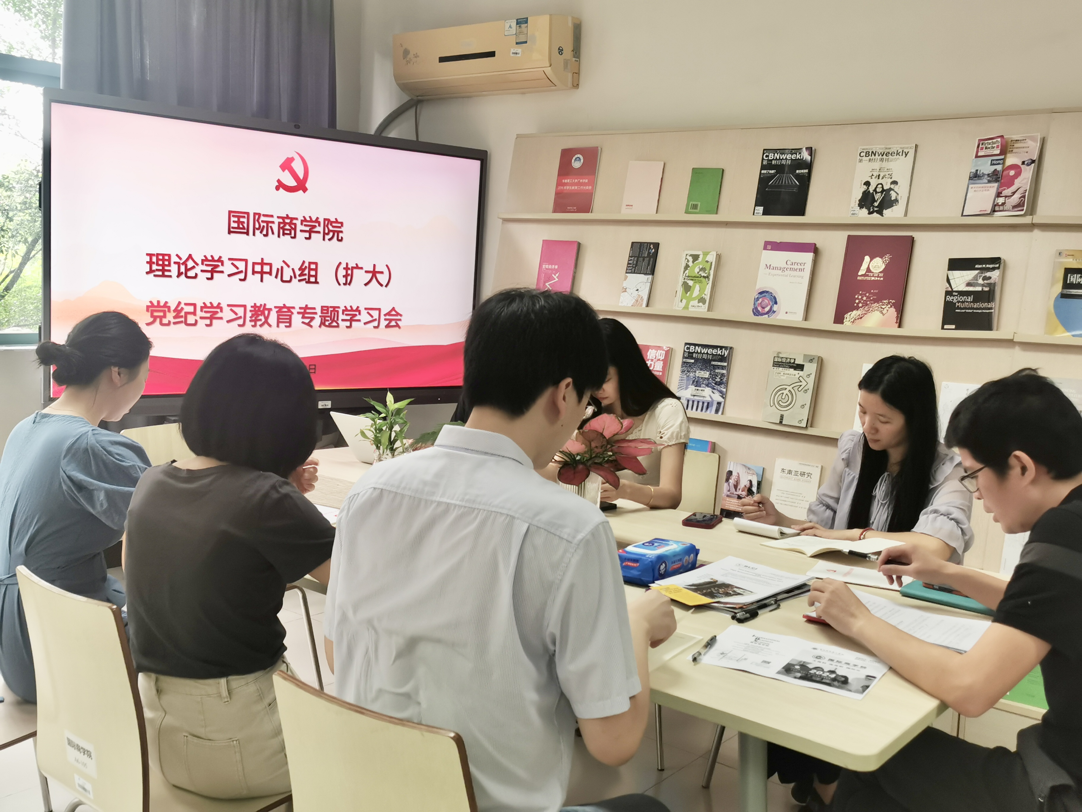 d5f8ec04-741e-456c-a3cc-d82a6bd3549f d5f8ec04-741e-456c-a3cc-d82a6bd3549f