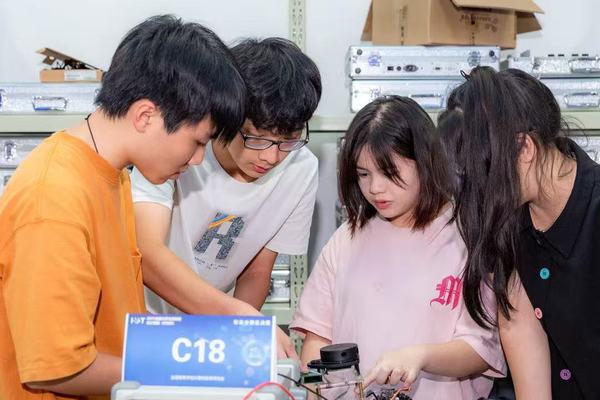 69419175-9da4-4e70-a429-2e08c4dc5643 69419175-9da4-4e70-a429-2e08c4dc5643