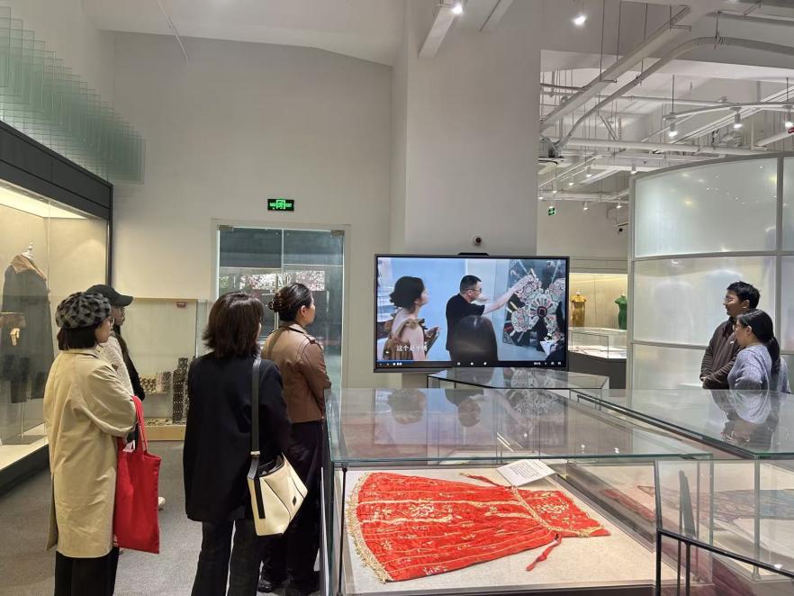 6c80cdc4-d66f-49a3-b877-afa26bffaa60 6c80cdc4-d66f-49a3-b877-afa26bffaa60