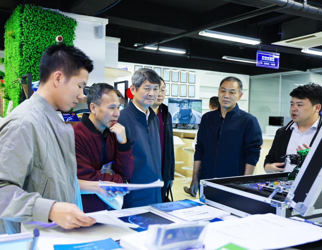 916006f5-42e4-4765-bfdc-18dd50585cb4