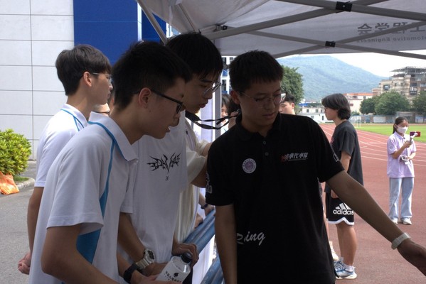 2bd82dd2-07e0-41ee-9583-679a8ee784b9 2bd82dd2-07e0-41ee-9583-679a8ee784b9